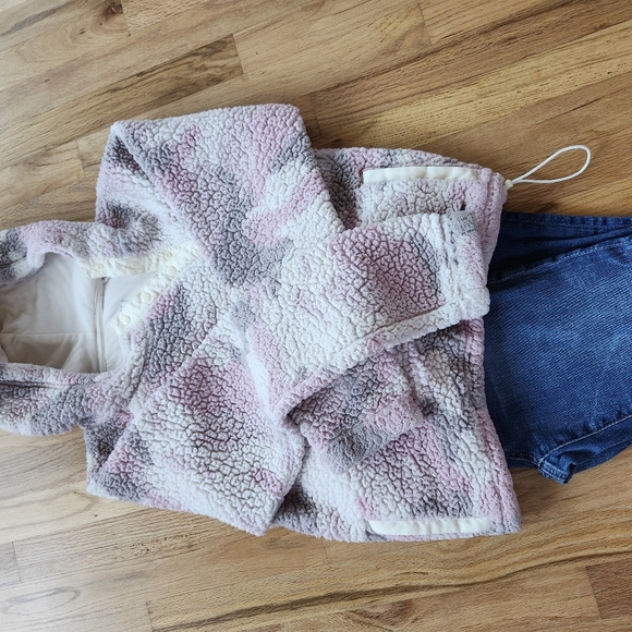 Hollister Pink Camo Sherpa Hoodie Jacket Size SM - Picture 7 of 8